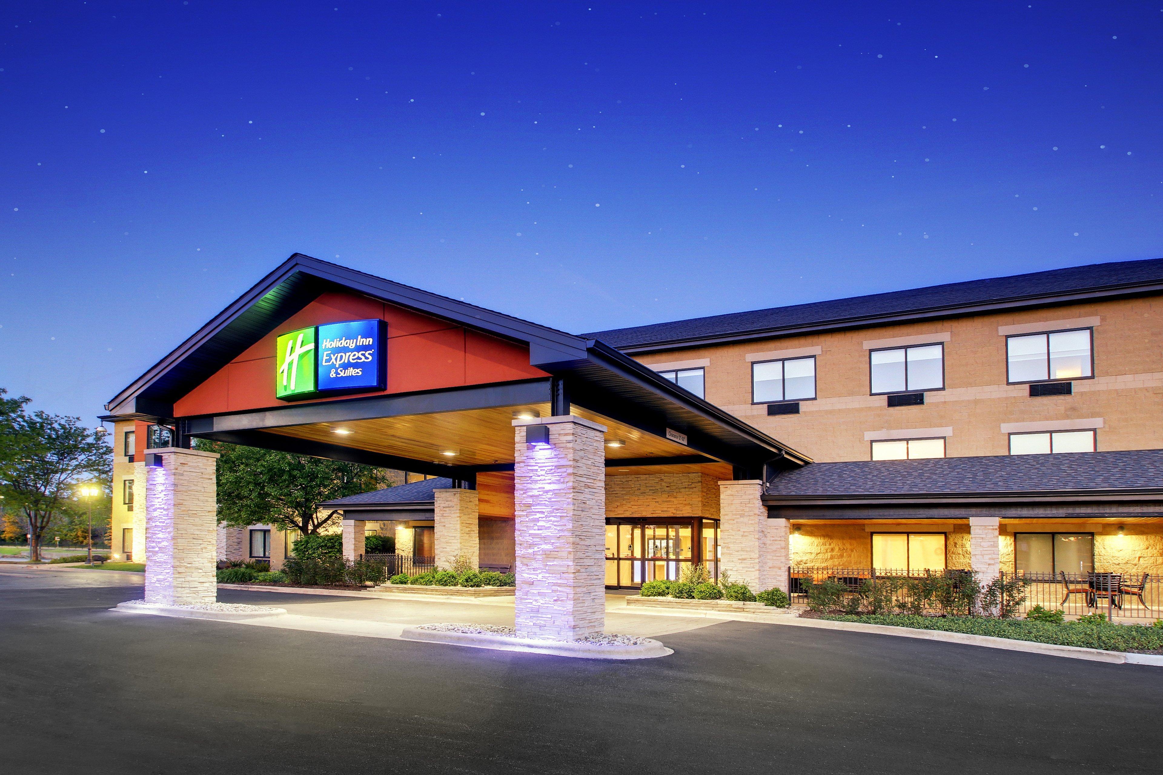 Holiday Inn Express & Suites Aurora - Naperville, An Ihg Hotel Exterior photo