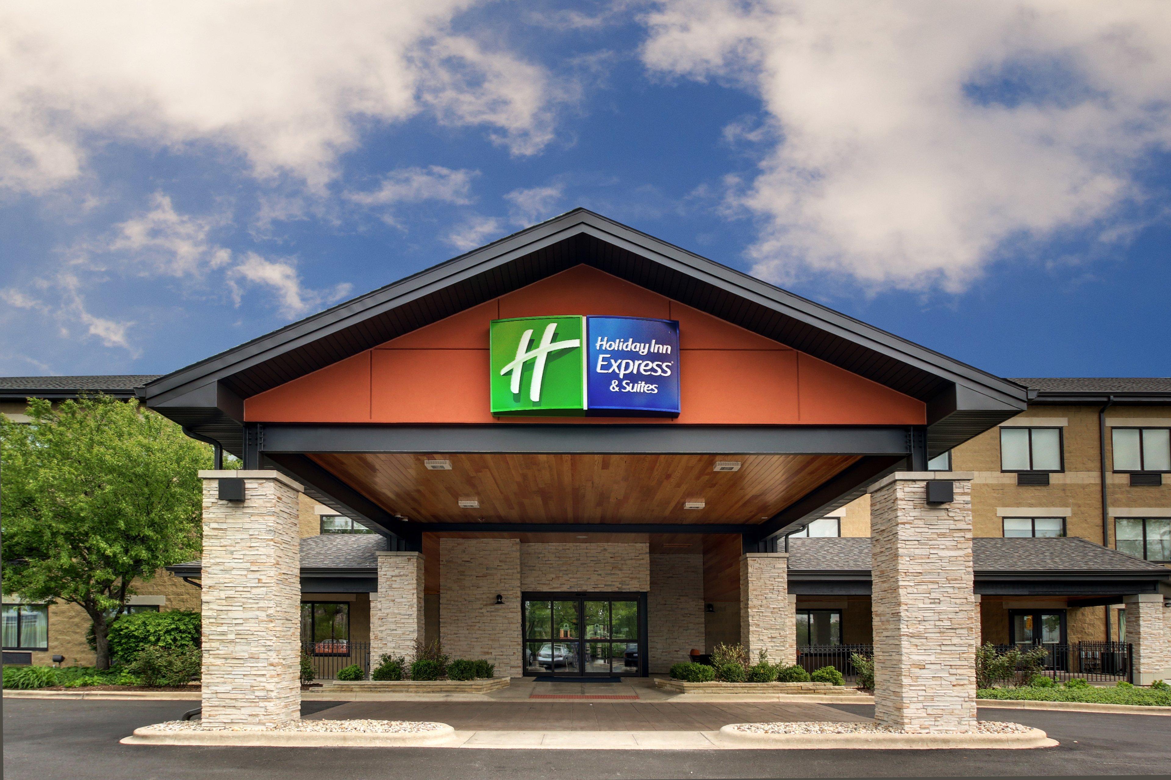 Holiday Inn Express & Suites Aurora - Naperville, An Ihg Hotel Exterior photo